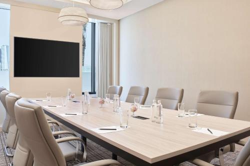 a conference room with a large table and chairs at Radisson Blu Hotel Riyadh Convention and Exhibition Center in Riyadh