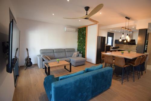 399-Casa moderna con amarre 14m y piscina privada