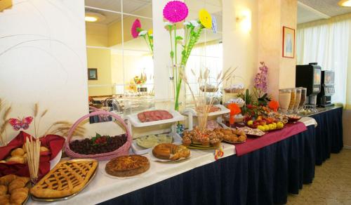 Makanan di atau berdekatan hotel