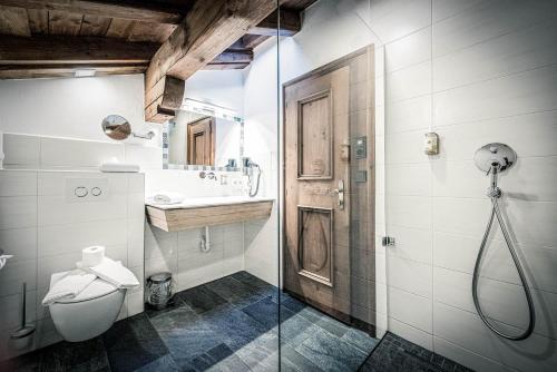 Salle de bains dans l'établissement HAUSEREI Design & Kräuterhotel