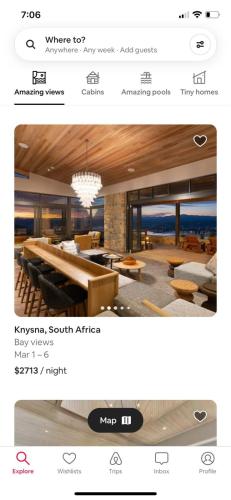 uma imagem de uma página web de um quarto com uma mesa em Menlo gate 768 em Pretoria