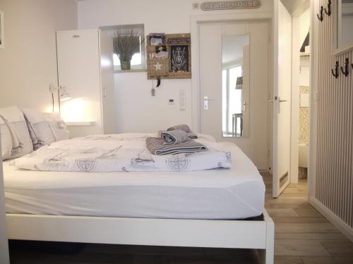 a white bed with towels on it in a bedroom at Strandperle 5 in Scharbeutz