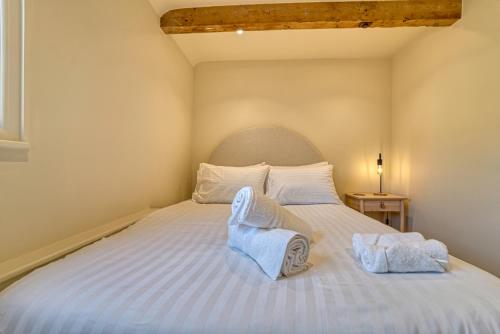 a bedroom with a bed with two towels on it at Host & Stay - Gleanings in Bredon