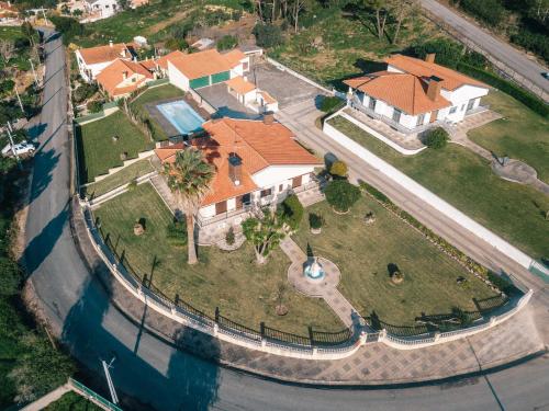 an overhead view of a house with a yard at Vila da Serra in São Mamede