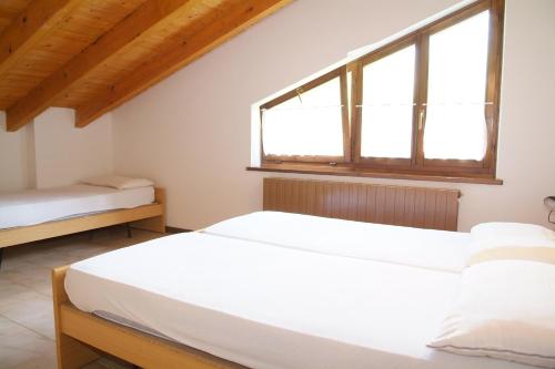 Letto o letti in una camera di Casa Pineta