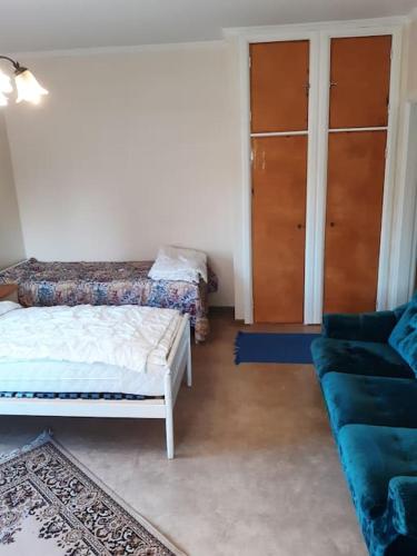 a living room with a bed and a couch at Willa Witsari 35m2 asunto in Kokkola