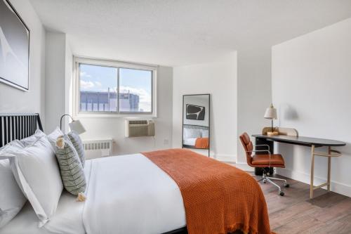 Voodi või voodid majutusasutuse Kips Bay 2br w gym doorman nr Murray Hill NYC-1063 toas