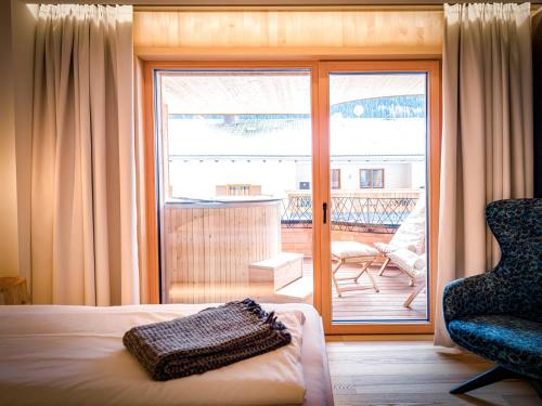 Un ou plusieurs lits dans un hébergement de l'établissement HAUSEREI Design & Kräuterhotel