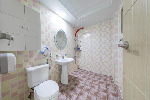a bathroom with a toilet and a sink at Clear morning pet friendly pension in Gyeongju