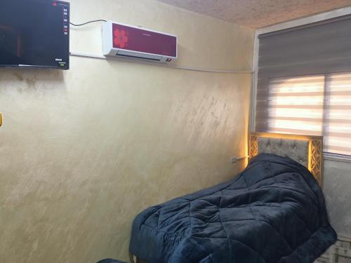 TV a/nebo společenská místnost v ubytování hostel ـ Karak dream