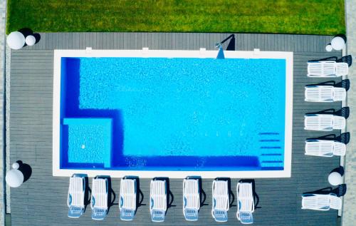 an overhead view of a swimming pool with chairs around it at BALTIC FAMILY Premium in Mielno