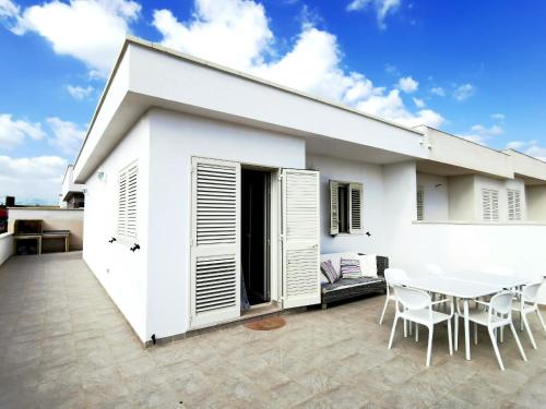 A balcony or terrace at Casa Lucia Torre Pali (Salento)