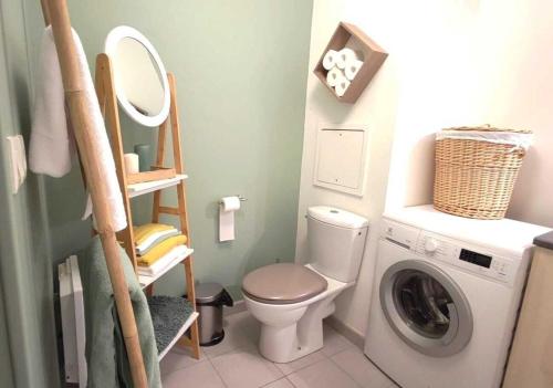 a bathroom with a toilet and a washing machine at Appart Poissy Relax Wi-Fi Pool by Servallgroup in Carrières-sous-Poissy
