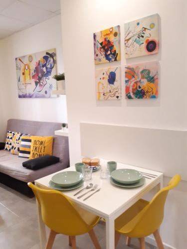 The Yellow Corner Apartment