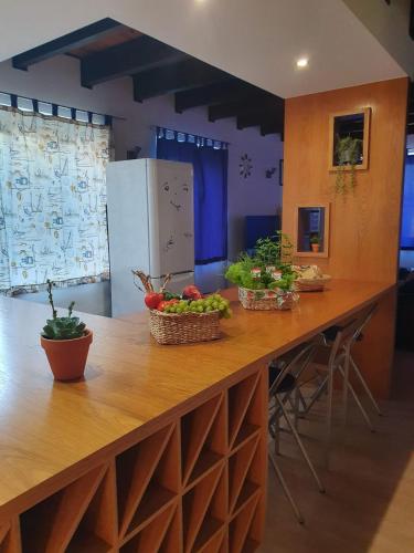 a kitchen counter with two baskets of fruits and vegetables on it at Casa Agrícola Do Limonete in Figueira da Foz
