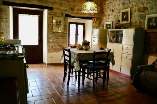 La collina dei ciliegiにあるキッチンまたは簡易キッチン