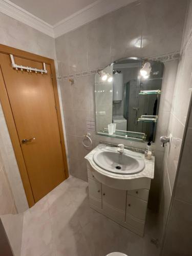 a bathroom with a sink and a mirror at SUNBEACH SOLYMAR Bloque 73 Algarrobo Costa in Algarrobo-Costa
