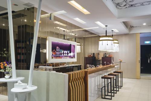 a restaurant with a bar with stools at Around The Tree Manor in Shitan
