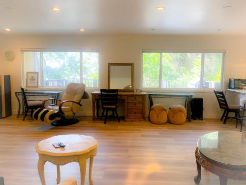 Entire Downstairs Residential Home In Glendale CA