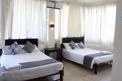 Кровать или кровати в номере Hotel Las Brisas
