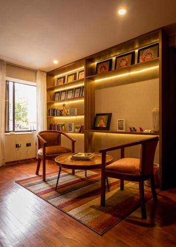 Perpustakaan di hotel