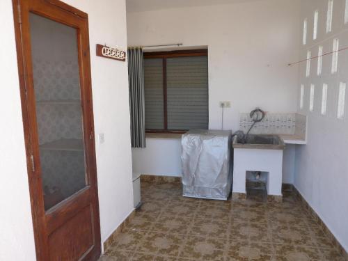 an empty kitchen with a sink and a counter at CASA INOCENCIA in Alcossebre