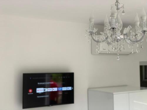 En TV eller et underholdningssystem på Villa Perla di Mare
