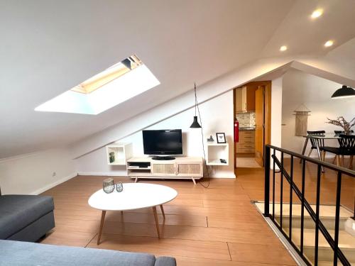 CURA House I - Bright Studio in Santos