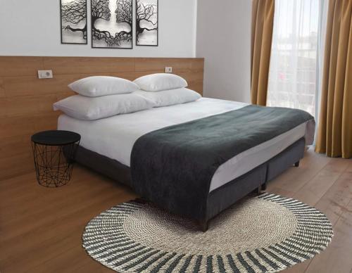 Una cama o camas en una habitación de BG Exclusive Suites