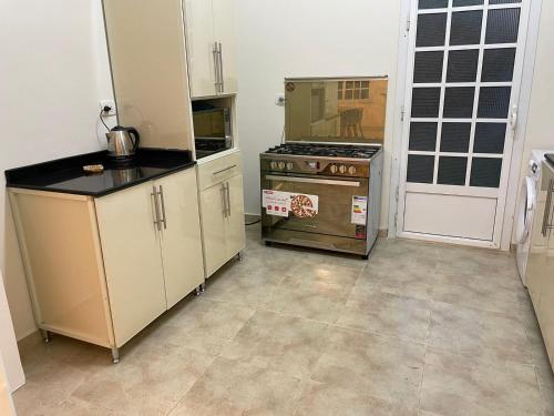 Beverly hills standalone villa with garden