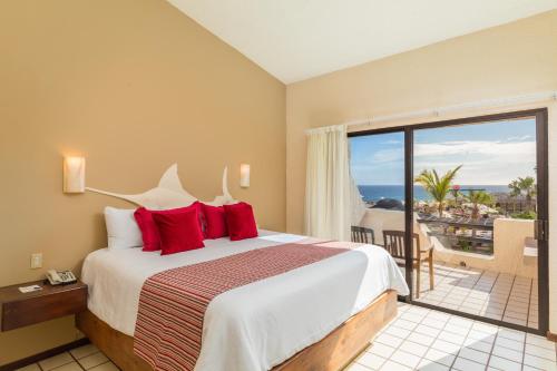 Кровать или кровати в номере Solmar Resort