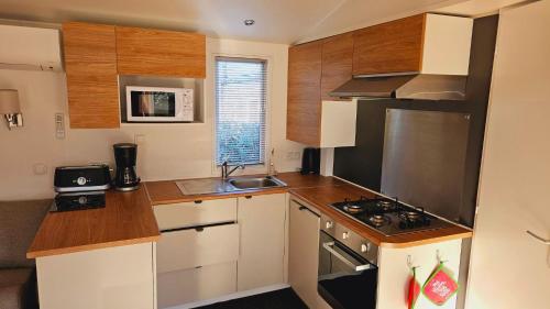 Photo de la galerie de l'établissement Spacieux mobilhome N°4, 2ch tout confort, à Gastes