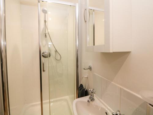 a bathroom with a shower and a sink at Cambridge Lodge in Matlock