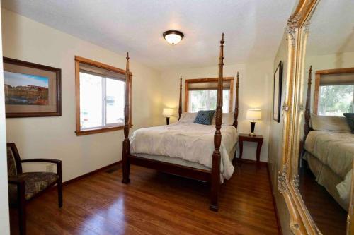 a bedroom with a bed and a large mirror at Hidden gem close to fairgrounds in Redmond
