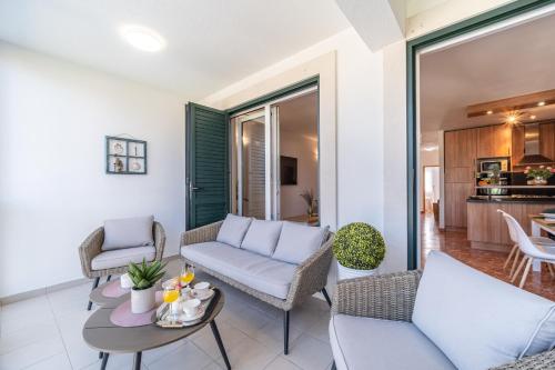 a living room with a couch and chairs and a table at Apartment Mia in Sutivan