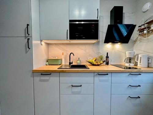 Kuchyňa alebo kuchynka v ubytovaní MiłoMi Apartamenty Kołobrzeg
