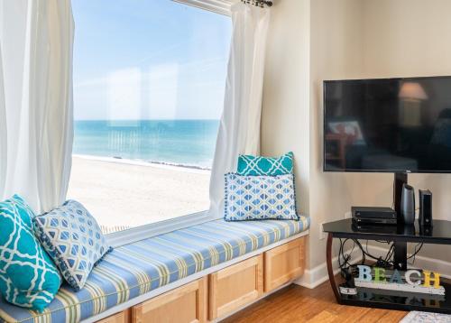 a window seat with a view of the beach at Oceanfront Condo with 3+ Pools - Ocean Dunes 1701 in Kure Beach