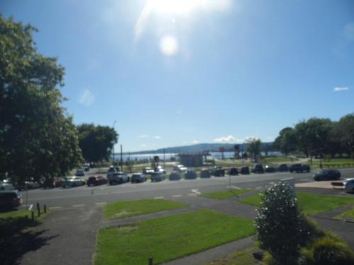 a street with cars parked on the side of a road at Lake Lodge Motel Rotorua in Rotorua