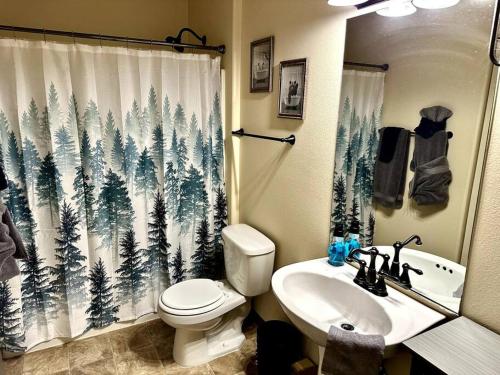 Cozy Condo Centrally Located – Photos 3