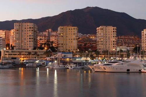 NEW 3 BEDROOMS APARTMENT 100 METERS TO RADA BEACH old town Estepona