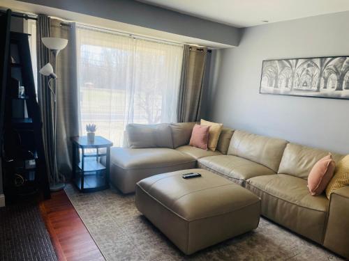 Posezení v ubytování Spacious single family home close to VA and DC 5mins to MGM