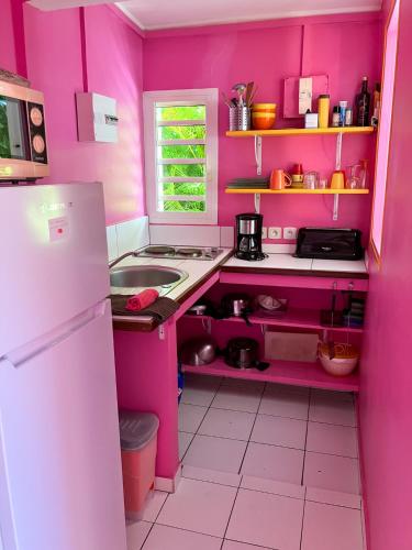 Una cocina o zona de cocina en Gîte Zandoli Koko