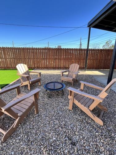 Large Stylish Hm W Big Back Yard – Photos 2