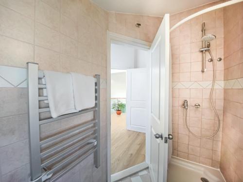 Apartments with parking space Makarska - 20700