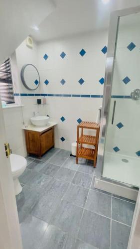 Amazing Location - City of London- 2 Bedroom Stunning Canal View House With Private Garden,Parking & Balcony photo 45