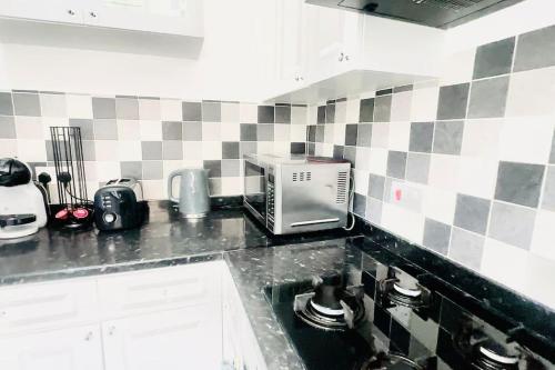 Amazing Location - City of London- 2 Bedroom Stunning Canal View House With Private Garden,Parking & Balcony photo 43