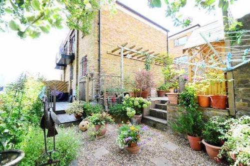 Amazing Location - City of London- 2 Bedroom Stunning Canal View House With Private Garden,Parking & Balcony photo 59