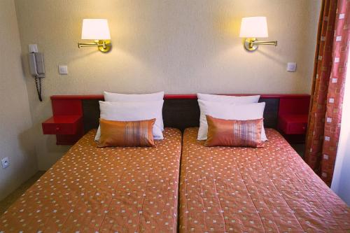 Ένα ή περισσότερα κρεβάτια σε δωμάτιο στο Hôtel Atlantic