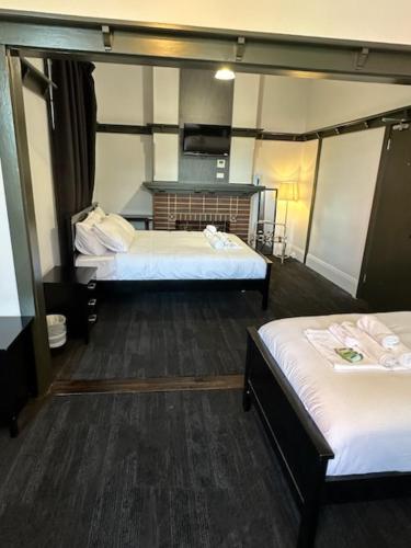 Katil atau katil-katil dalam bilik di Royal Hotel Ryde