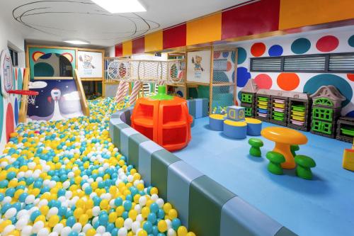 a room filled with lots of balls at The Pearl Hoi An in Hoi An